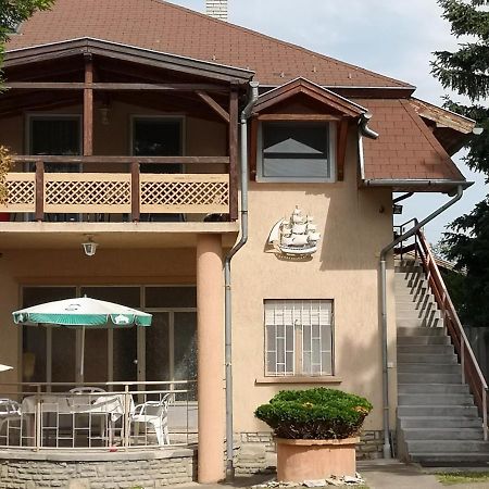 Vitorlas Apartmanhaz Siófok Zewnętrze zdjęcie