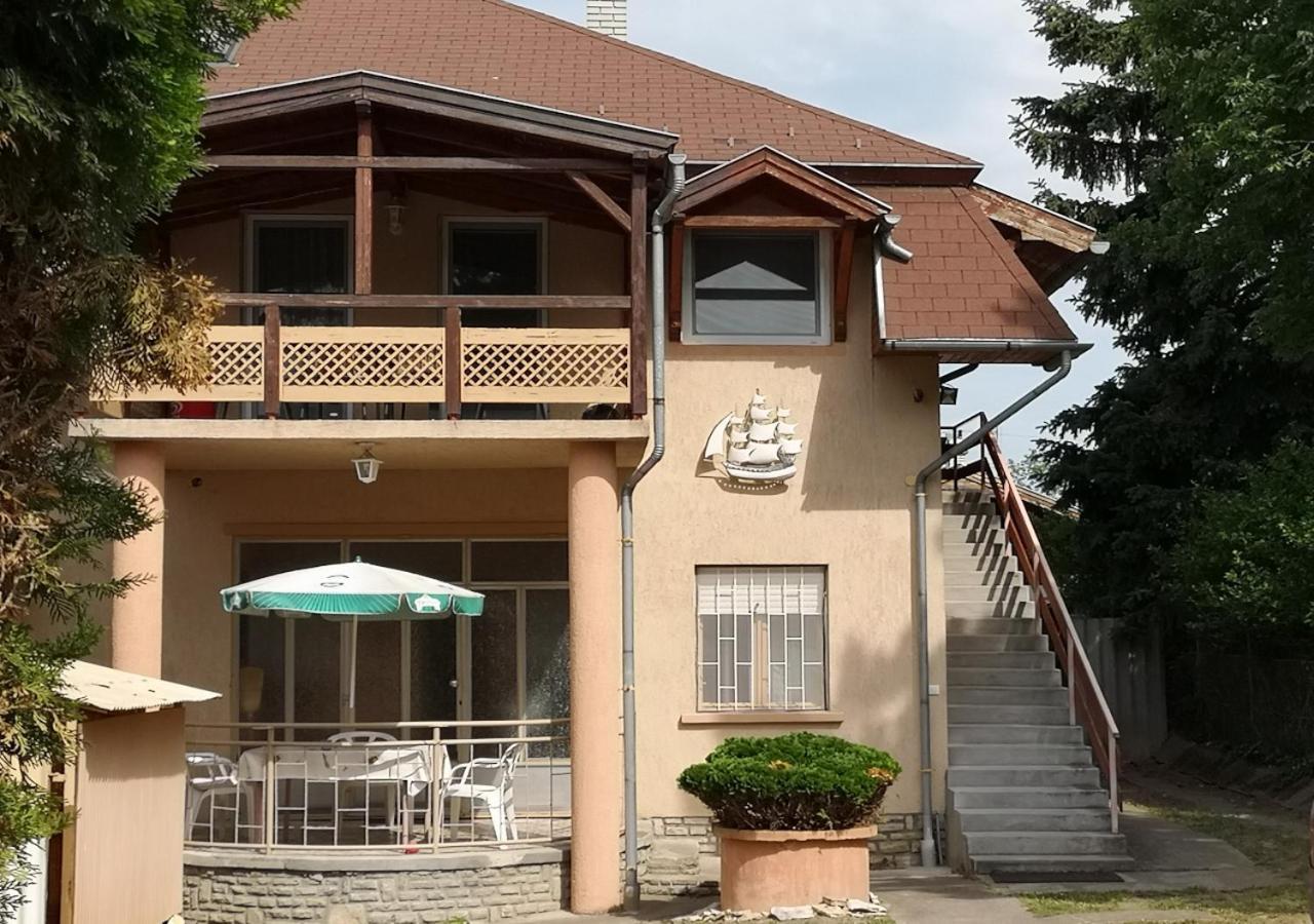 Vitorlas Apartmanhaz Siófok Zewnętrze zdjęcie