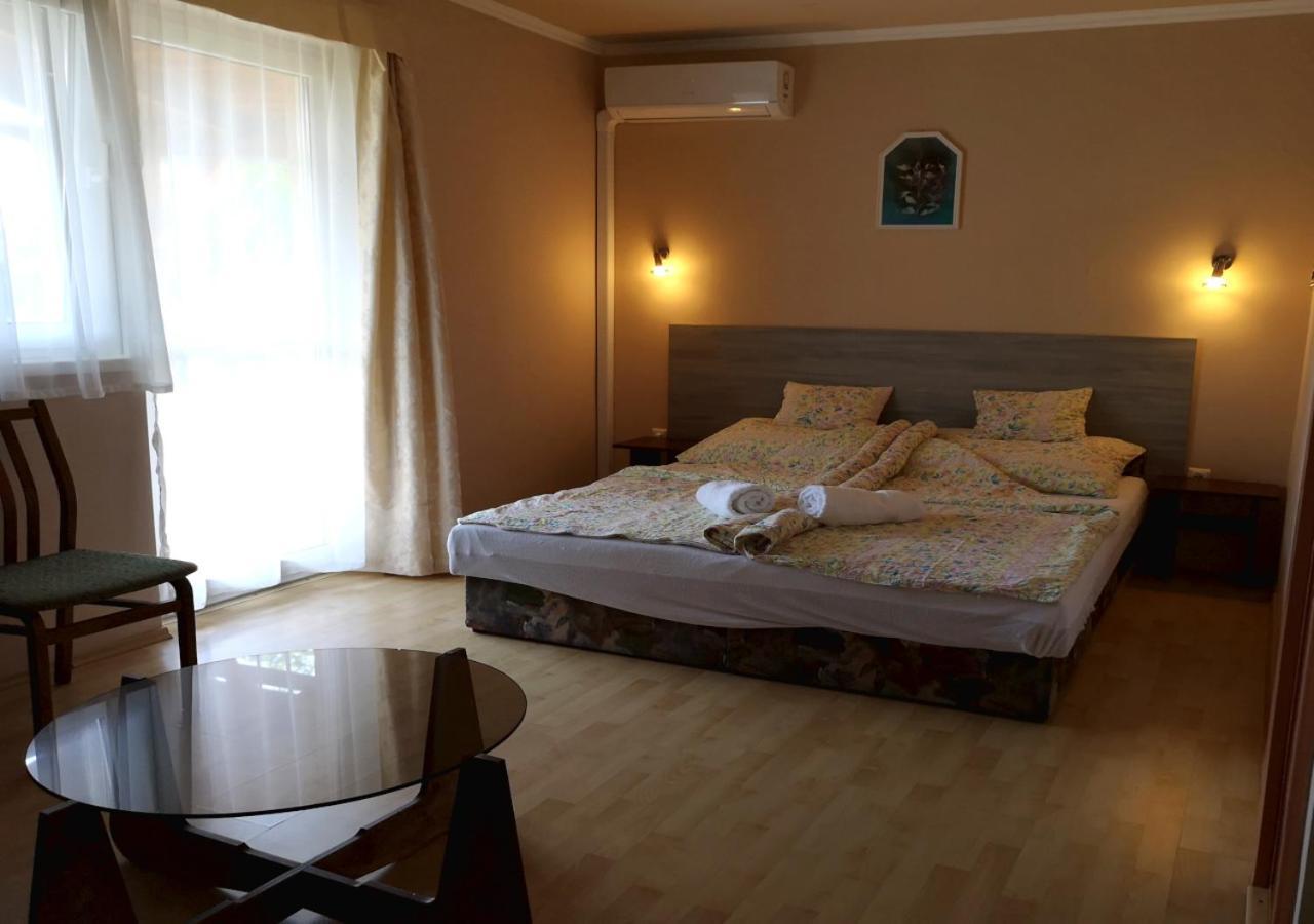 Vitorlas Apartmanhaz Siófok Zewnętrze zdjęcie