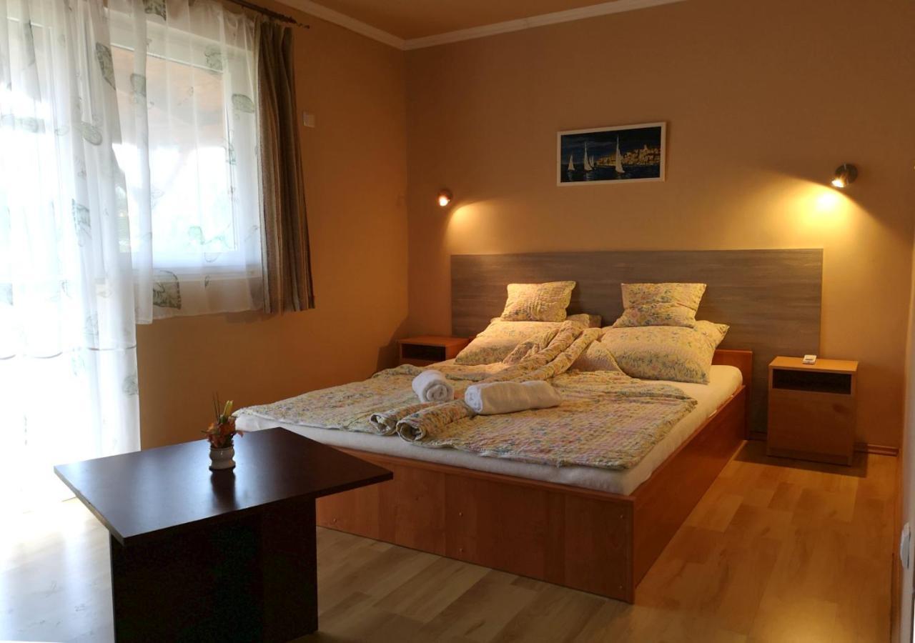 Vitorlas Apartmanhaz Siófok Zewnętrze zdjęcie